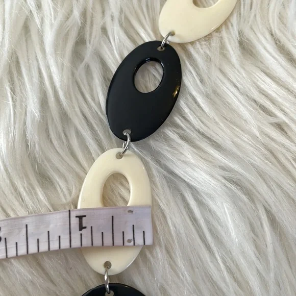 Black and white yin & Yang play dress up statement round beads plastic necklace - Picture 16 of 17